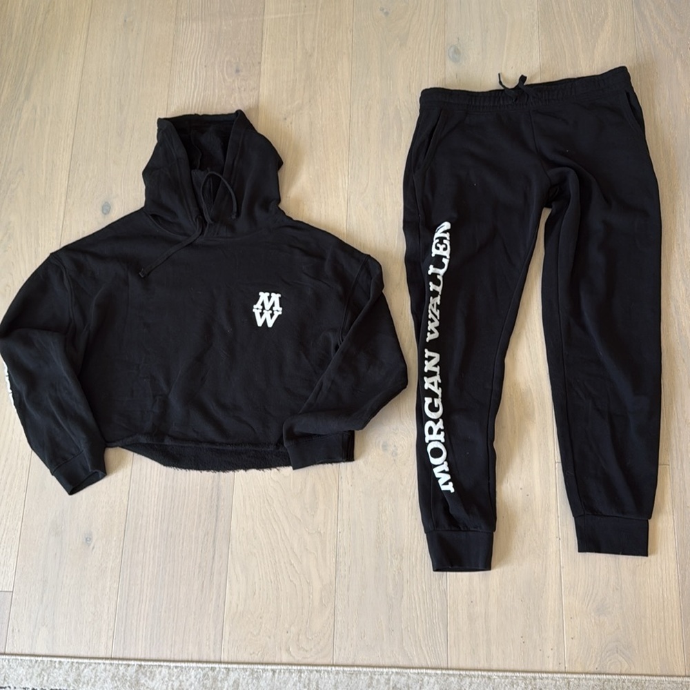 Morgan Wallen Large sweats with extra Large cropped hoodie!